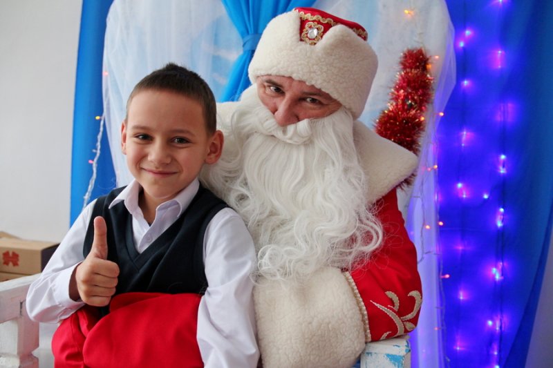 В новогоднюю сказку пригласил детей Волшебник по имени районный комитет профсоюза работников АПК